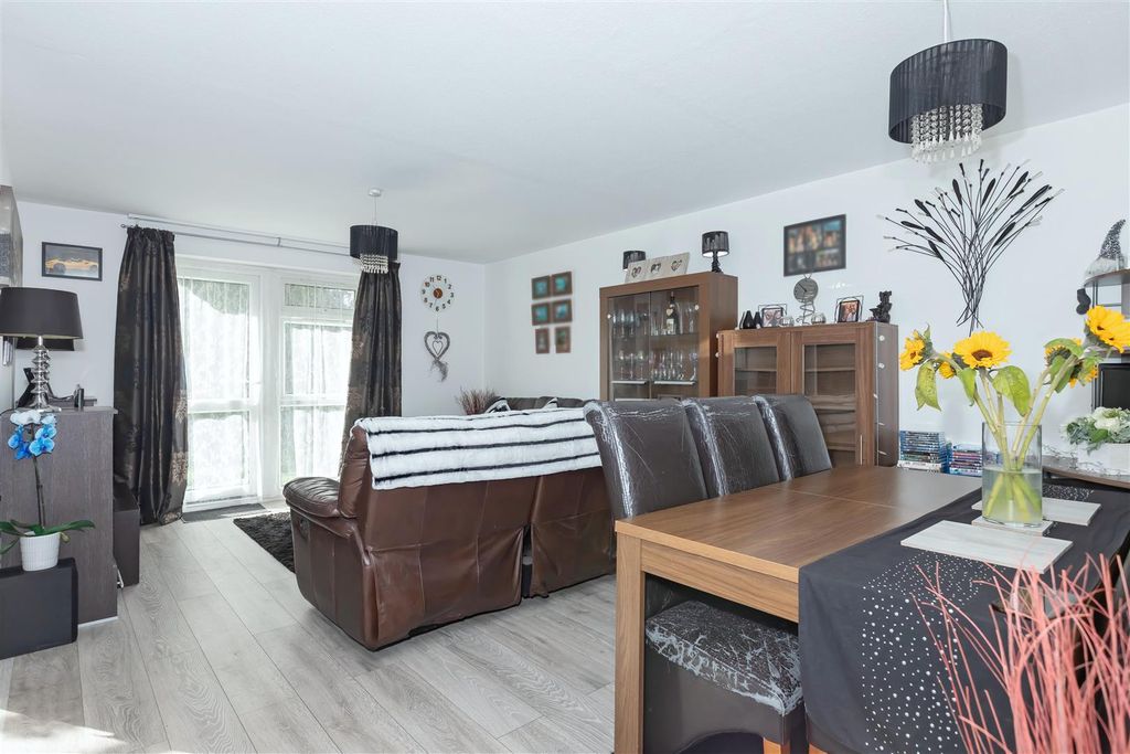 Property photo 3 of 10 Merlin Court_5.Jpg