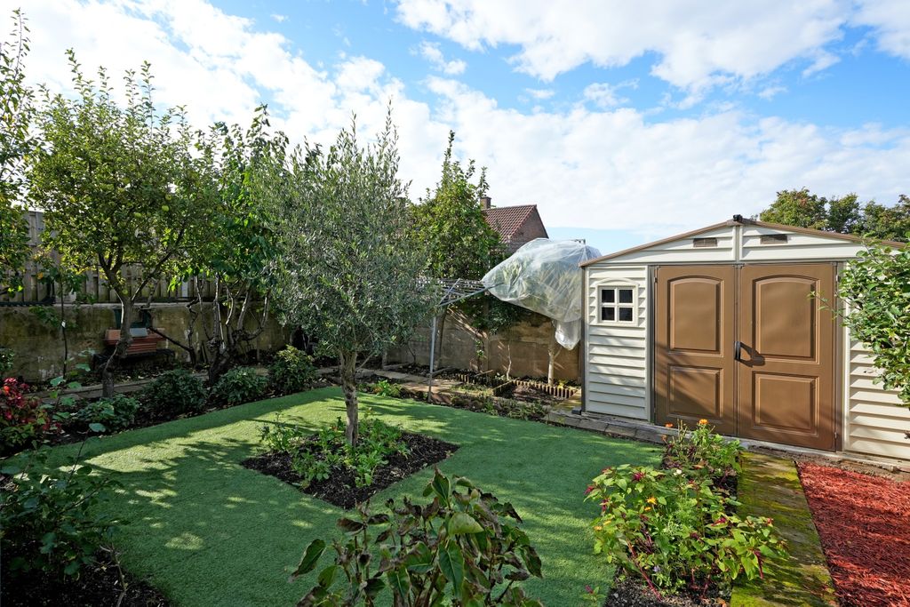 Property photo 3 of 26 Garden
