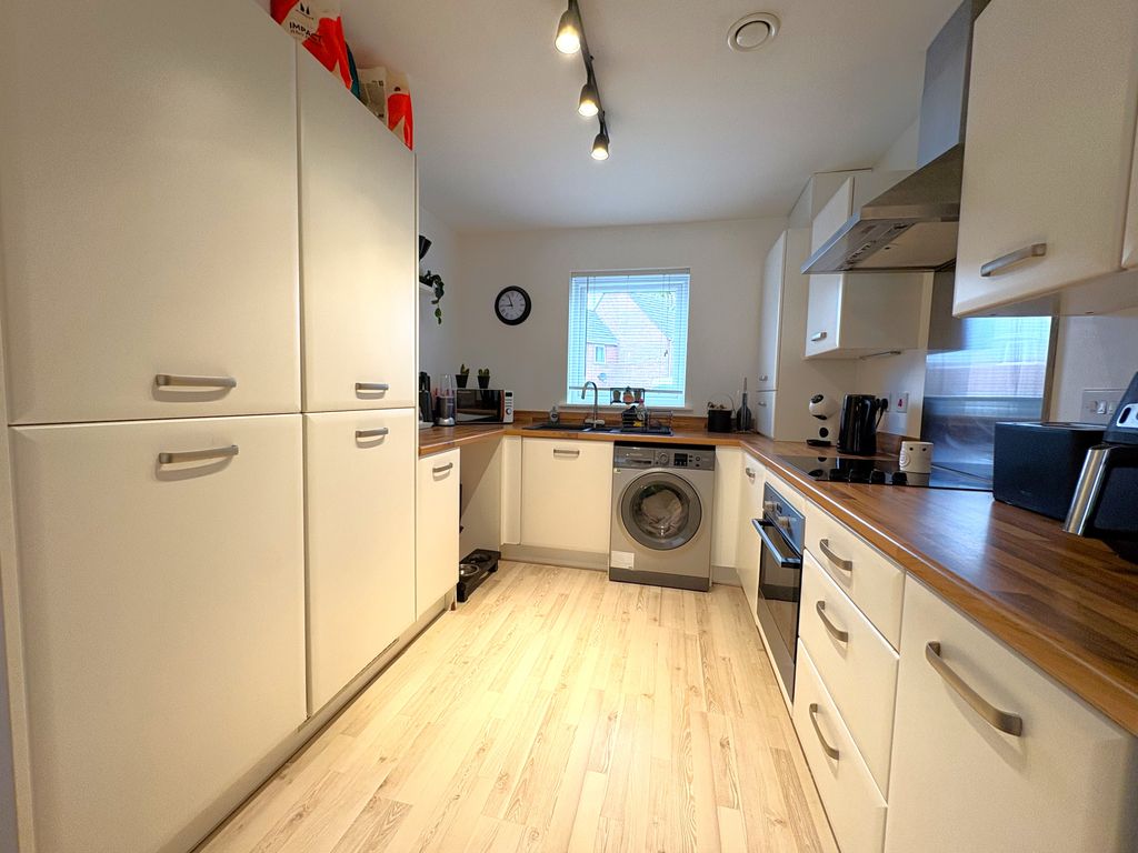 Property photo 2 of 11 Kitchen