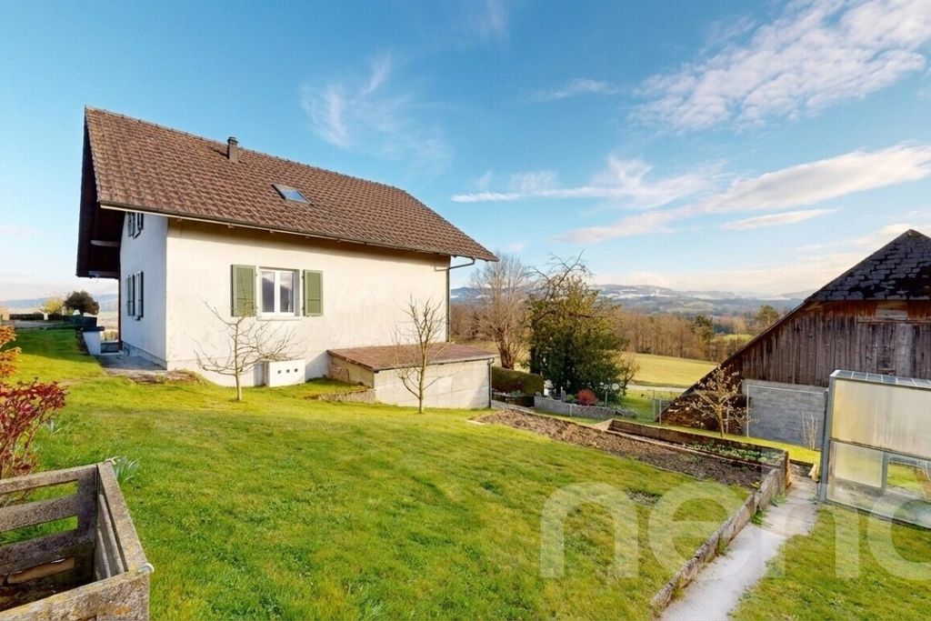 Property photo 2 of 12