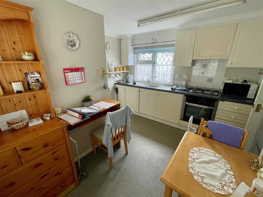 Property photo 3 of 11 Kitchen/Breakfast Room