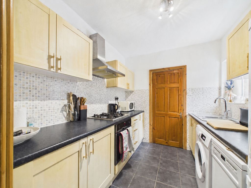 Property photo 2 of 16 Kitchen