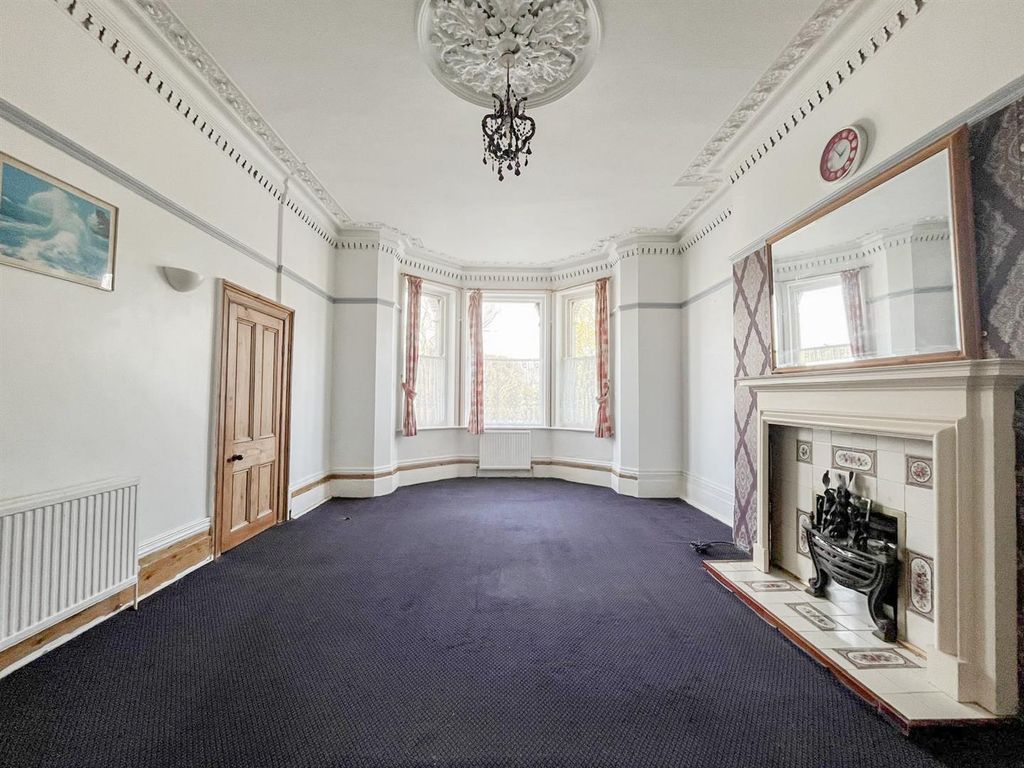 Property photo 2 of 17 Living Room