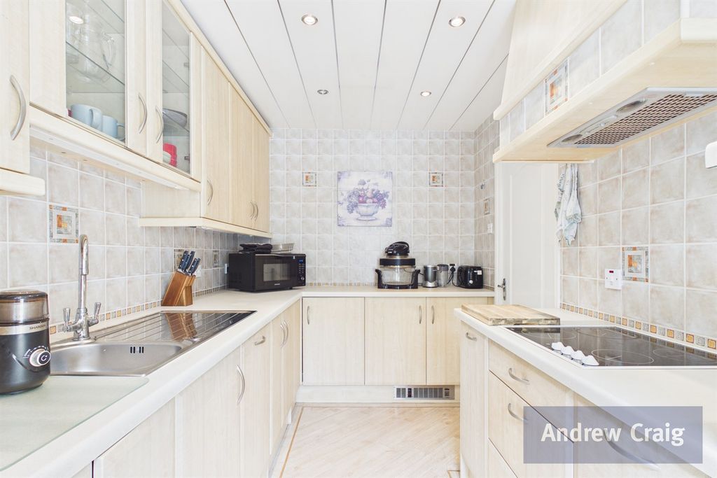 Property photo 3 of 20 Kitchen
