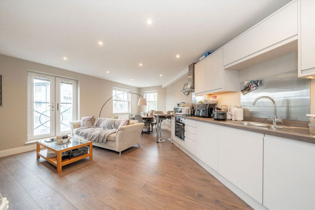 Property photo 3 of 6