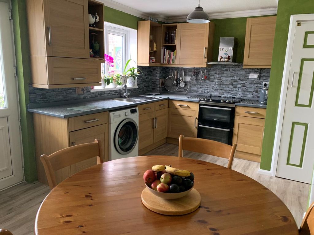 Property photo 2 of 20 Kitchen