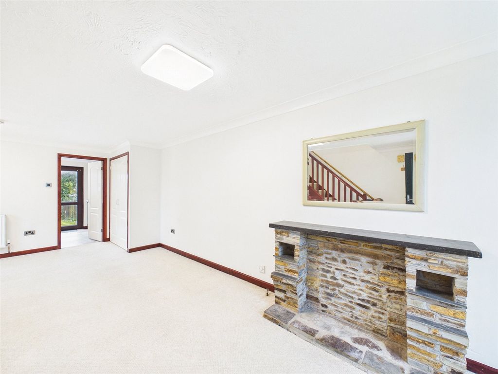 Property photo 3 of 33 Picture No. 23