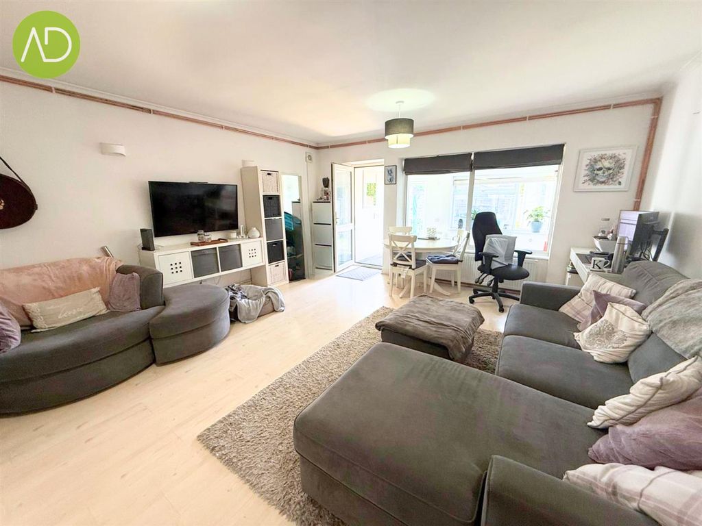 Property photo 3 of 11 5.Png
