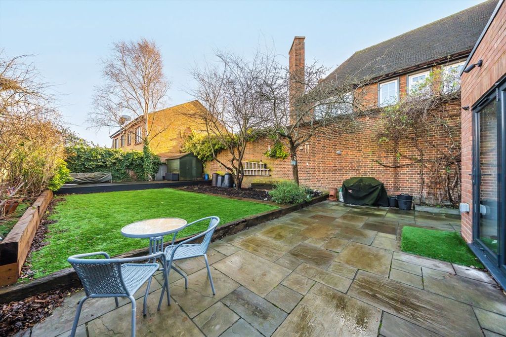 Property photo 2 of 8