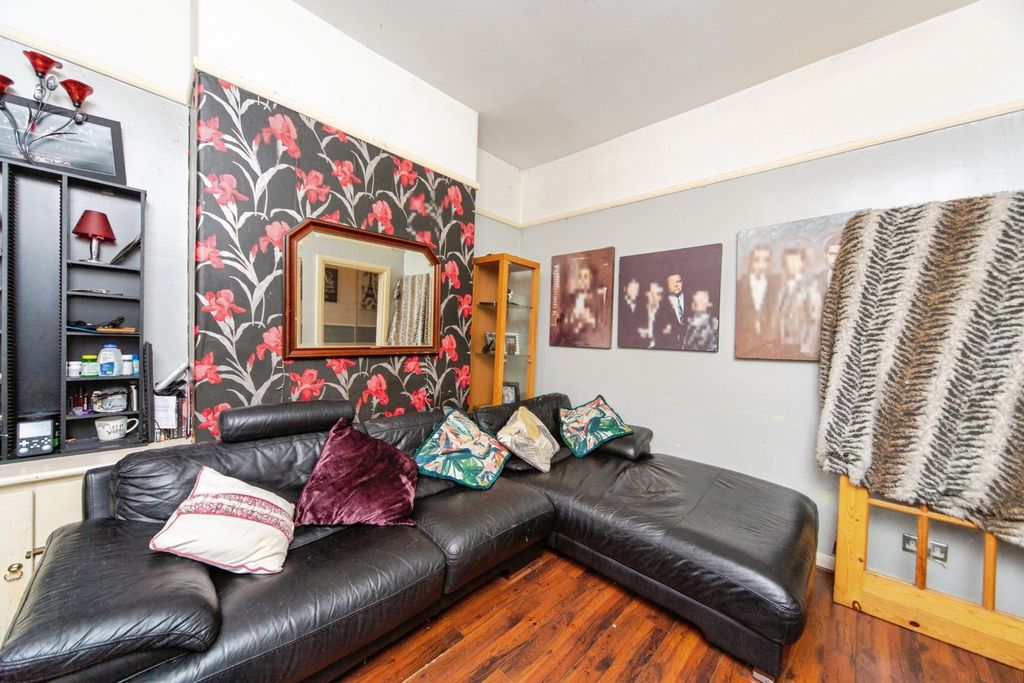 Property photo 2 of 10 Pbox-Img.Jpg