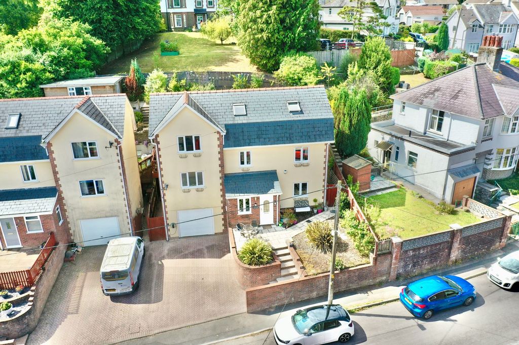 Property photo 1 of 43