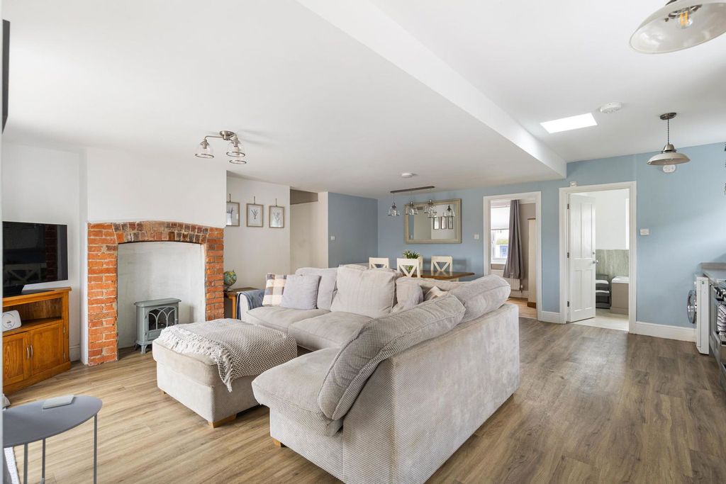 Property photo 3 of 26