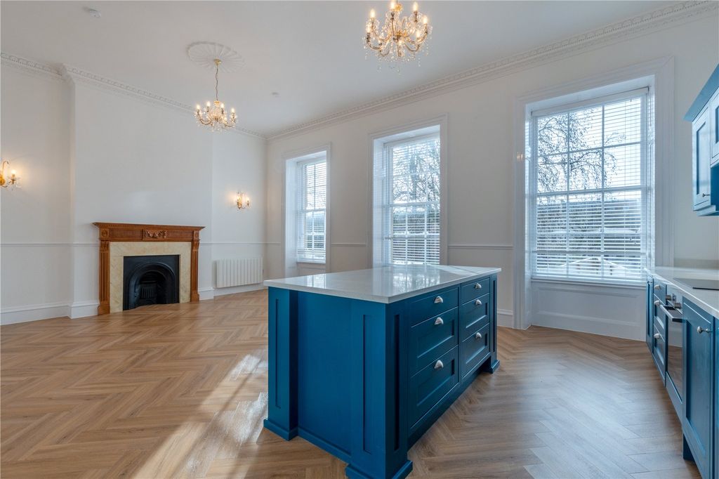 Property photo 2 of 10 Kitchen Island