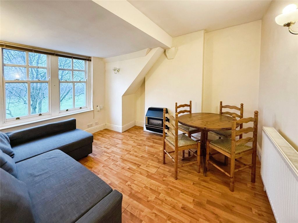 Property photo 3 of 8 Lounge Area