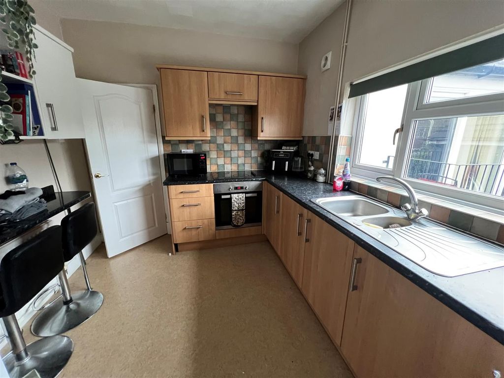 Property photo 2 of 19 51B Kitchen 2.Jpg