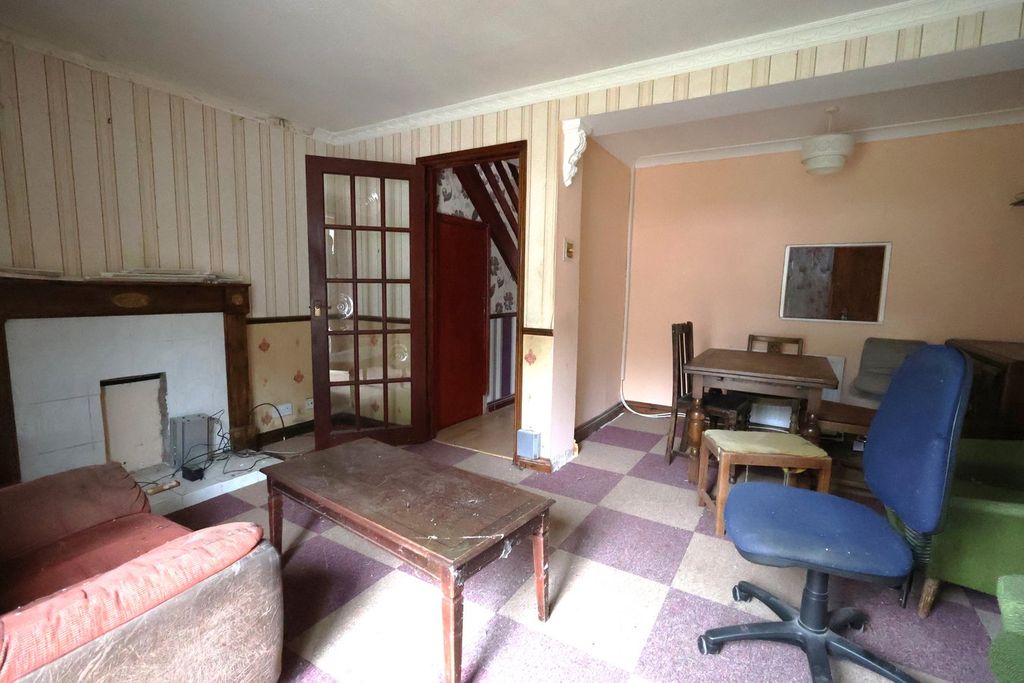Property photo 2 of 8