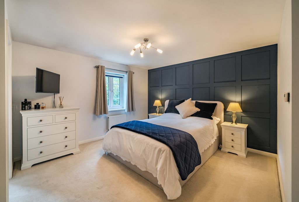 Property photo 1 of 18 1376784-9-690E3E7...