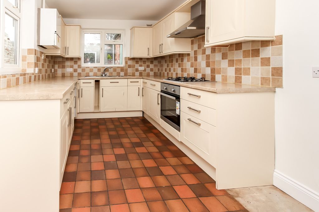 Property photo 2 of 9 Kitchen