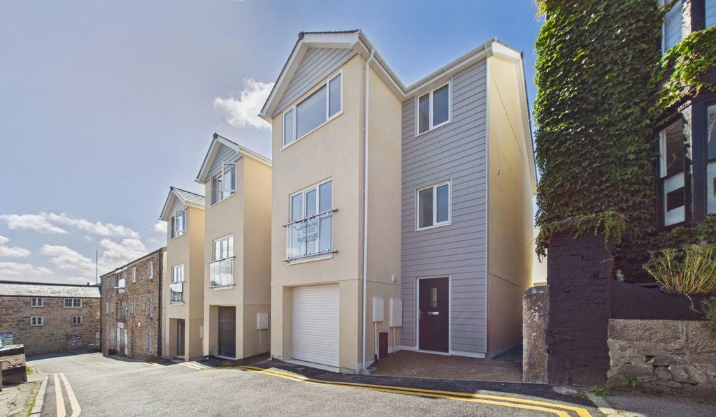 Property photo 1 of 16 3 Bedroom Terraced House For Sale