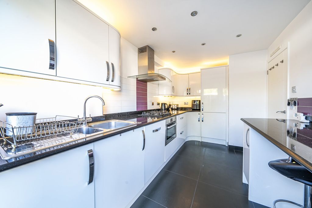 Property photo 3 of 14 1362855-6-68E3d6A...