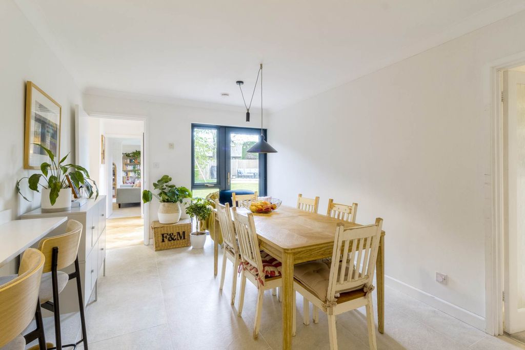 Property photo 3 of 25