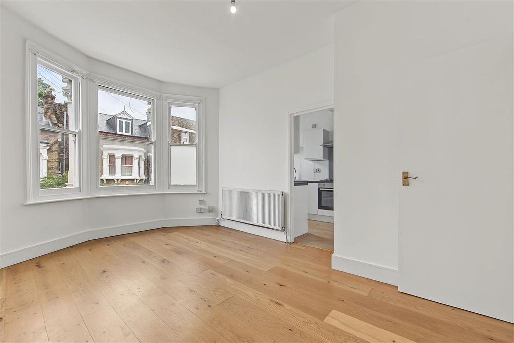 Property photo 2 of 11 Fff, 54 Brailsford Road Sw2 2Tf-3.Jpg