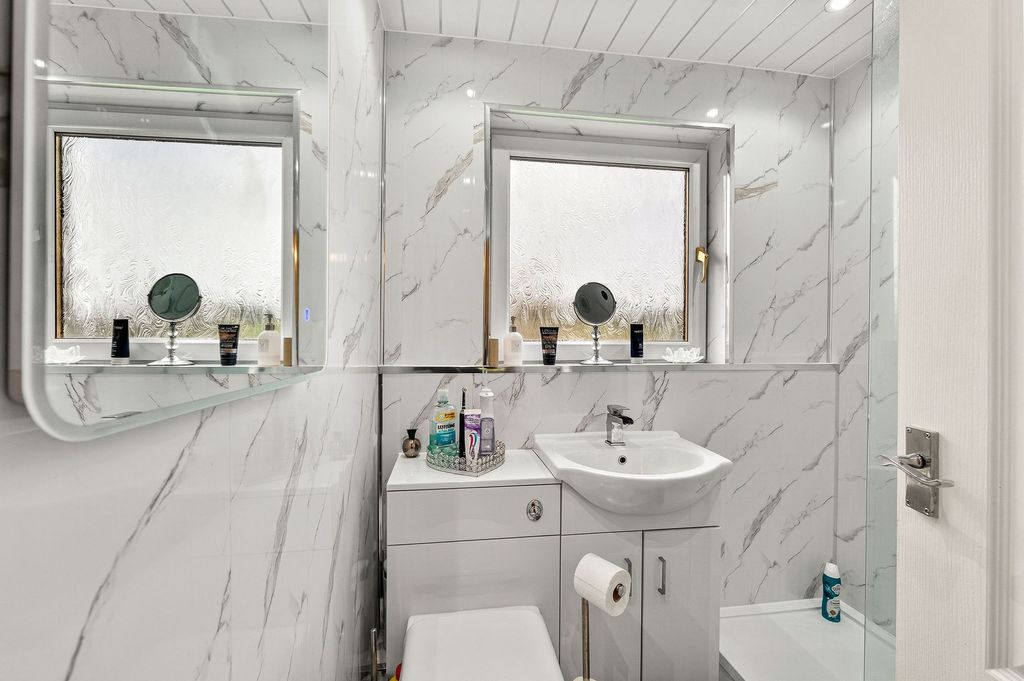 Property photo 3 of 53 Shower Room