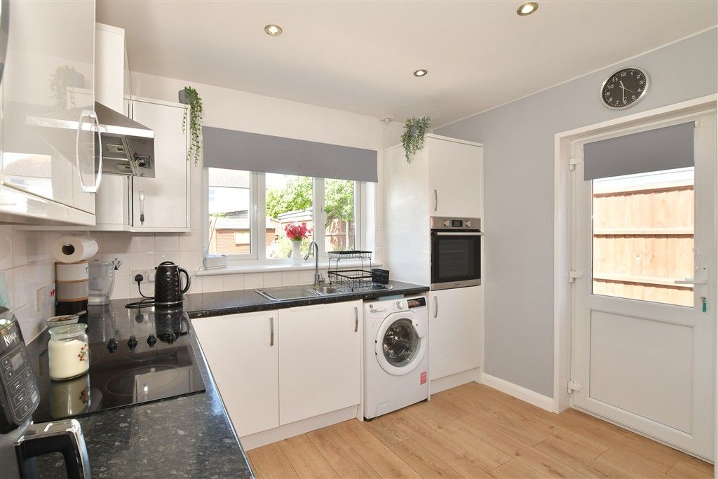 Property photo 1 of 11 Kitchen