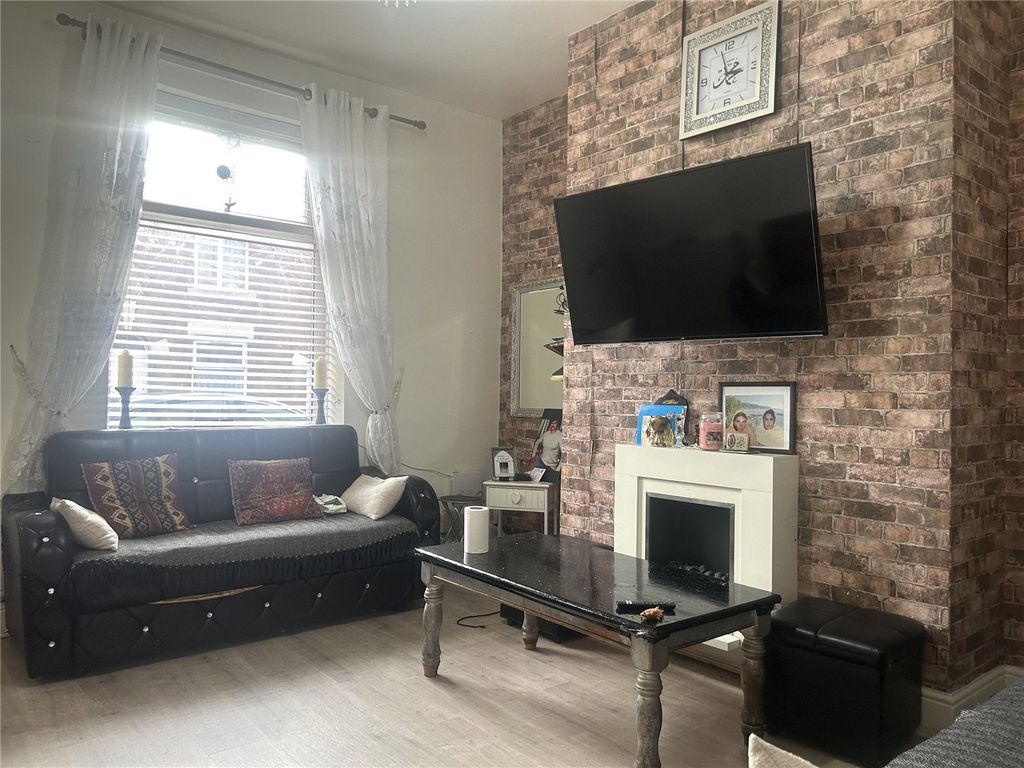 Property photo 3 of 9 Lounge