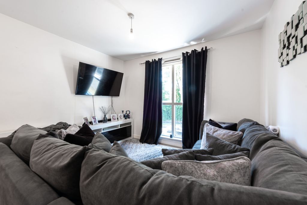 Property photo 2 of 32