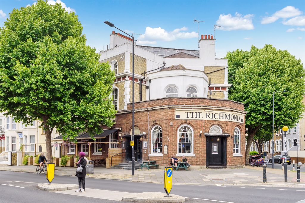 Property photo 2 of 8