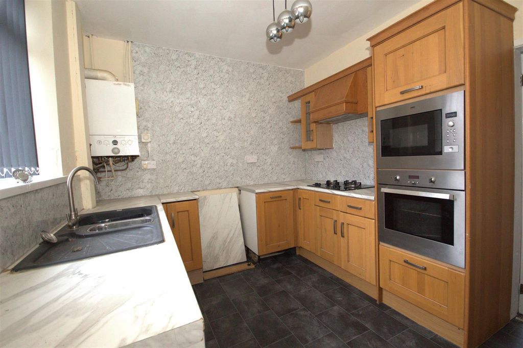 Property photo 2 of 7 Kitchen