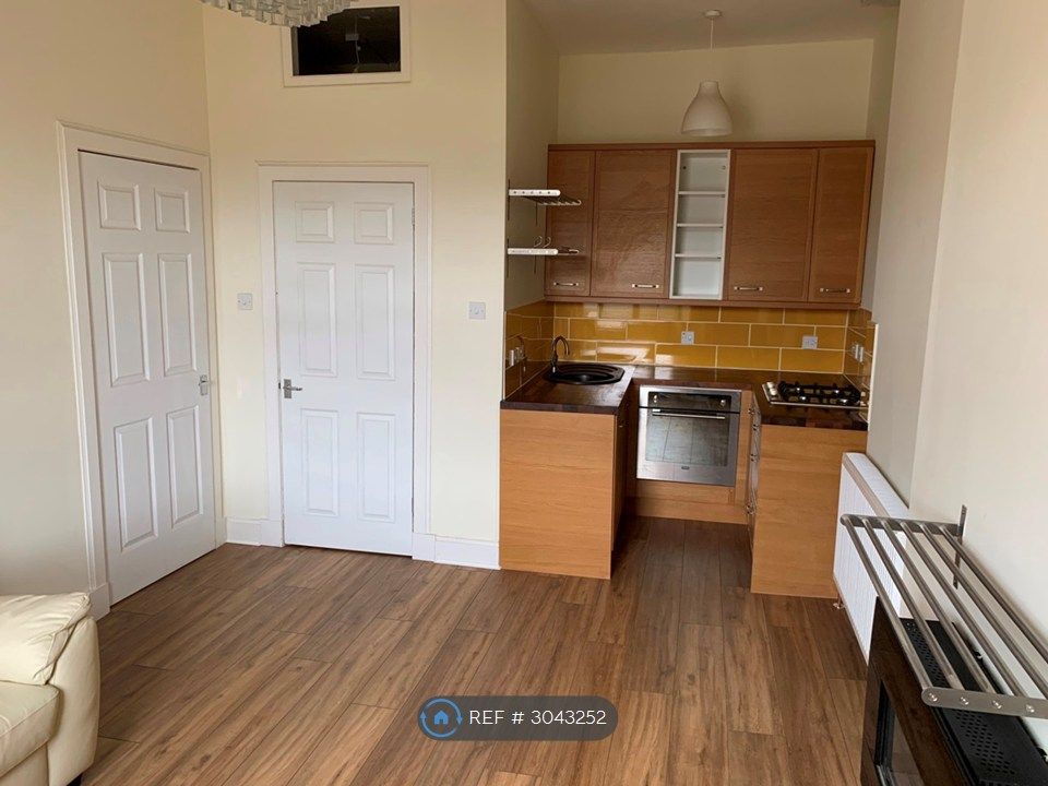 Property photo 3 of 9 Kitchen