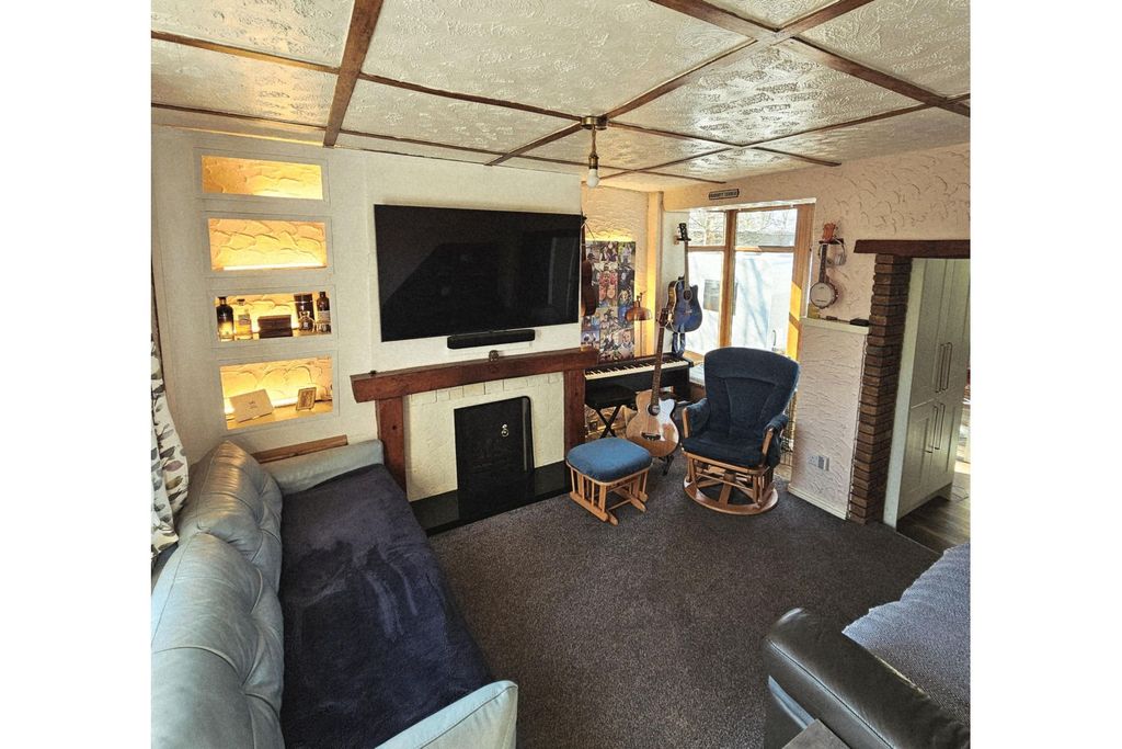 Property photo 2 of 23