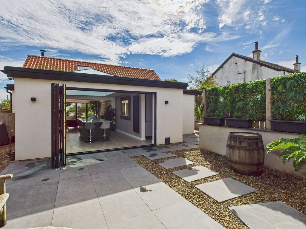 Property photo 2 of 28