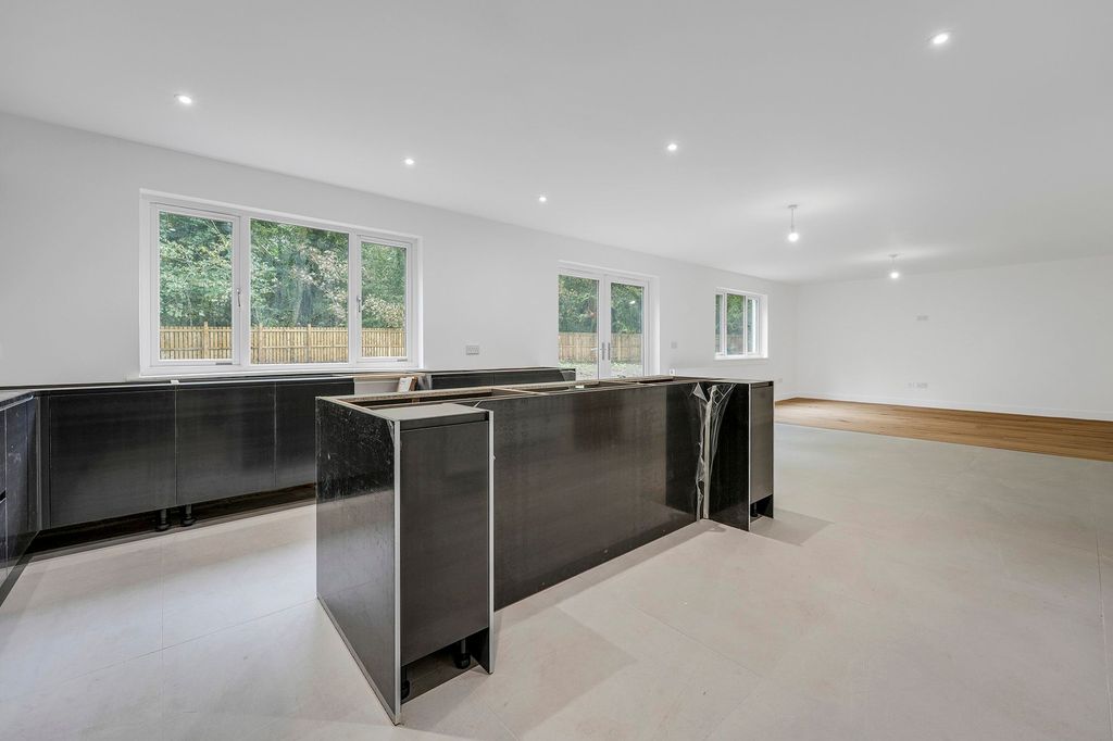 Property photo 3 of 15 Photo 14