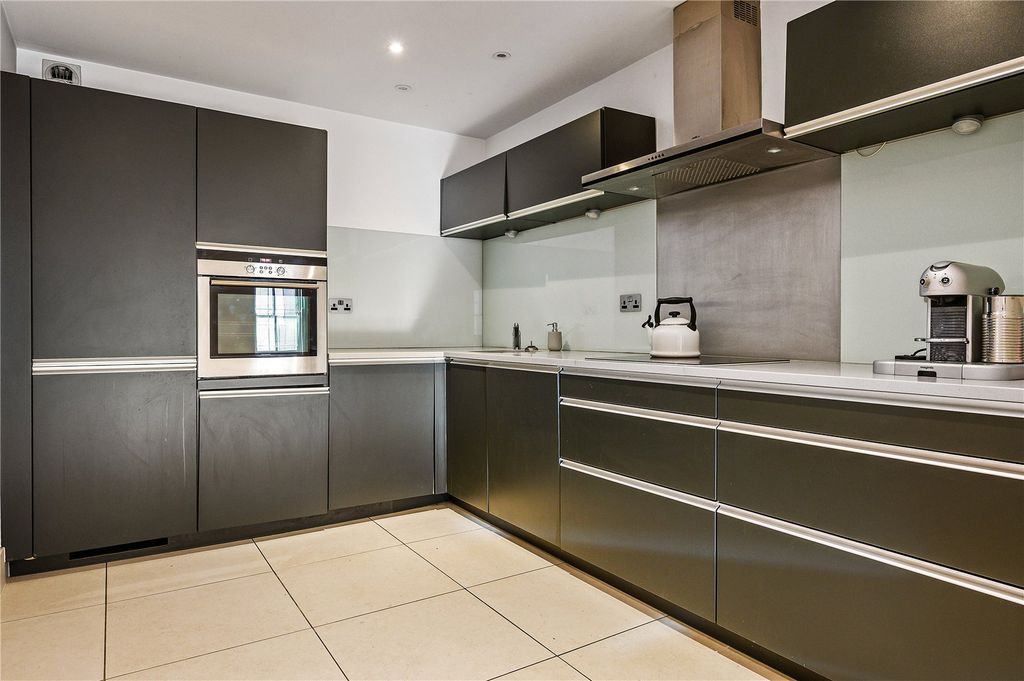 Property photo 2 of 14 Kitchen
