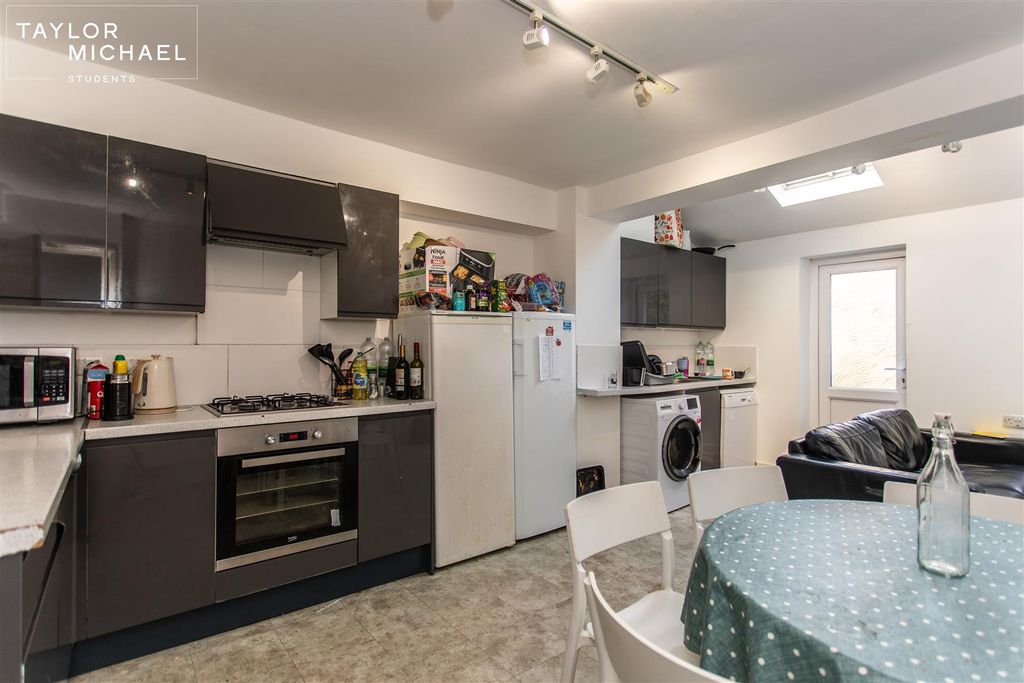 Property photo 1 of 16 Kitchen / Dining Room