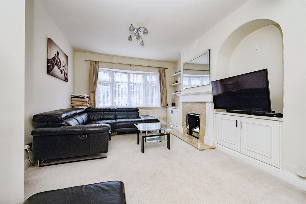 Property photo 2 of 18