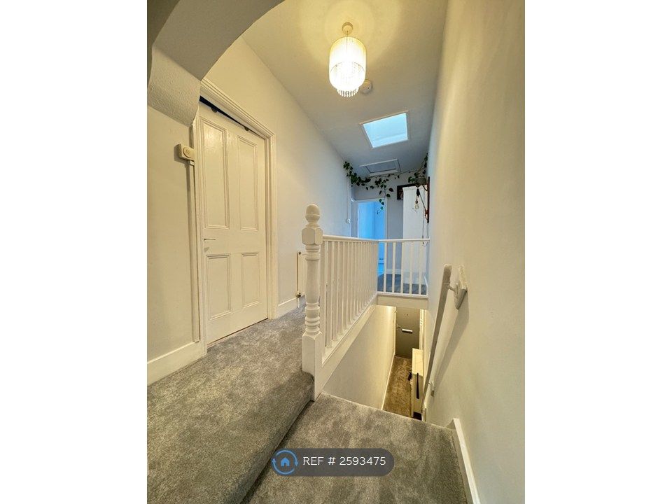 Property photo 2 of 10 Landing/Hallway