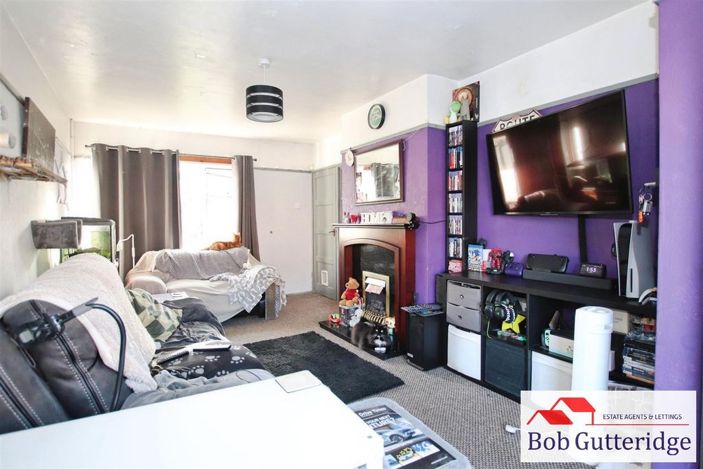 Property photo 2 of 26 Lounge