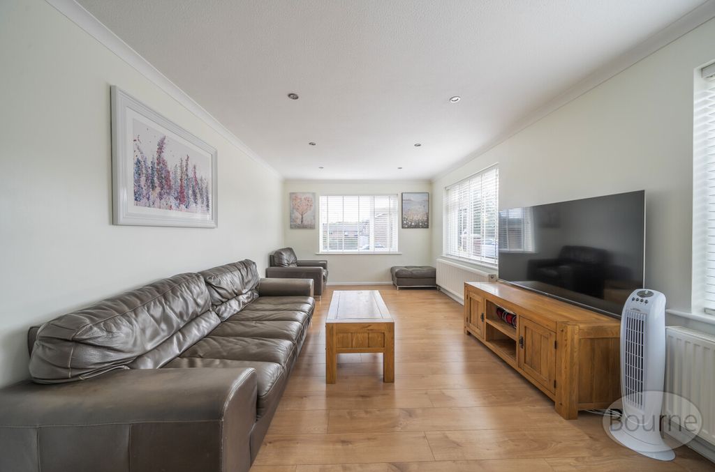 Property photo 2 of 25 617559c9-Bdc6-46E...