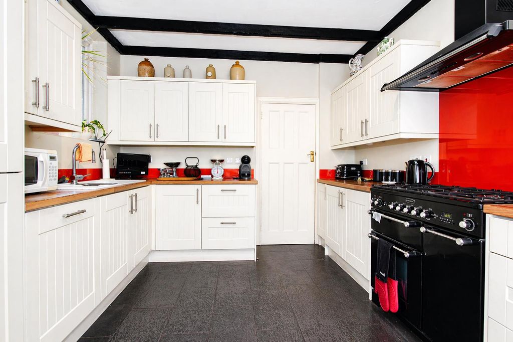 Property photo 3 of 19 Kit B.Jpg