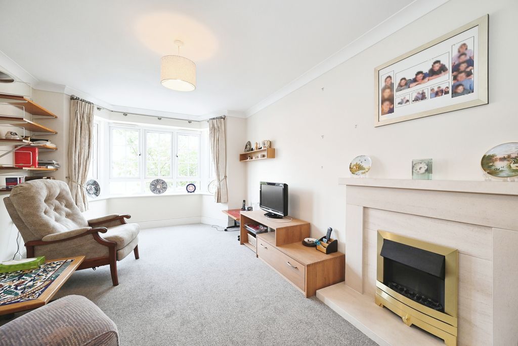 Property photo 2 of 11 Living Room