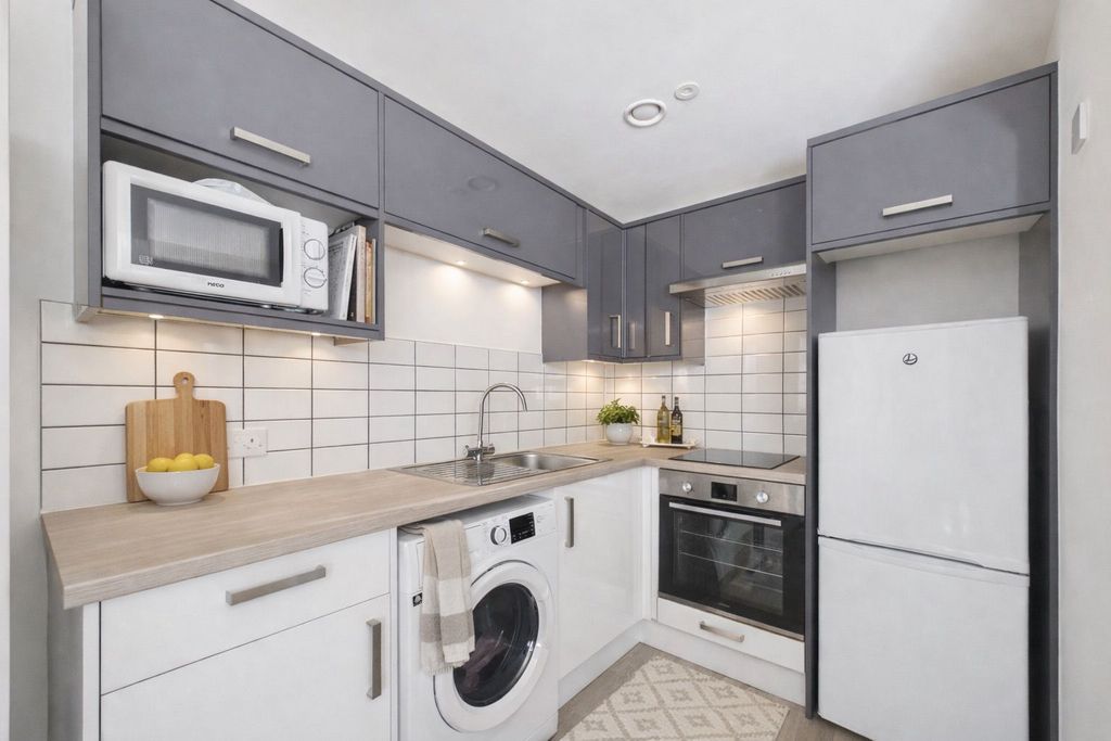 Property photo 2 of 6 Photo 8