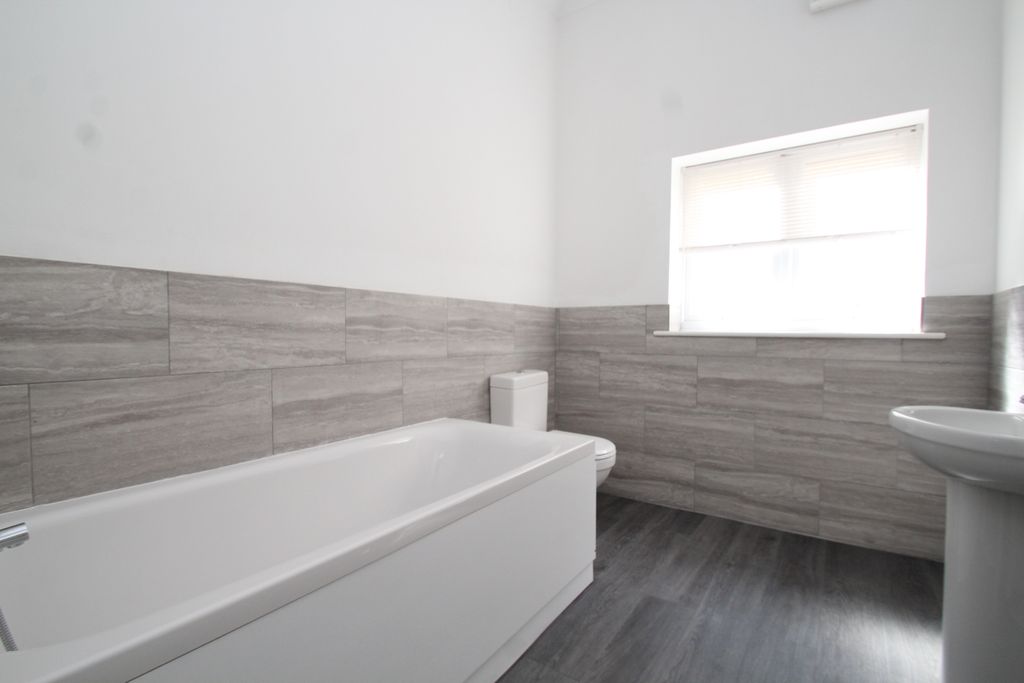Property photo 3 of 6 Bathroom