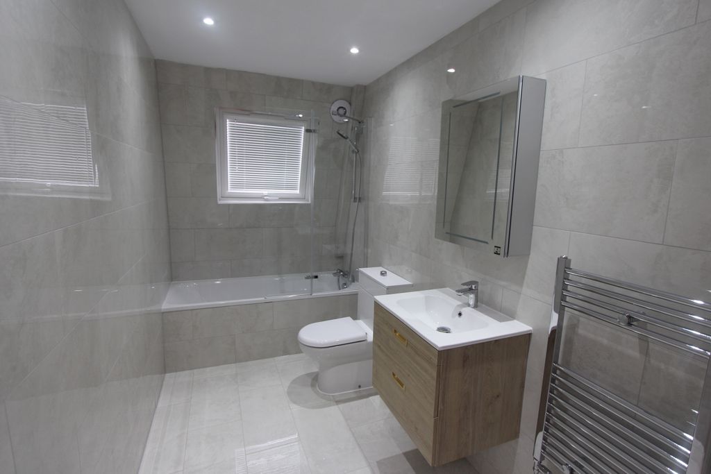 Property photo 1 of 4 Window Card - 1600