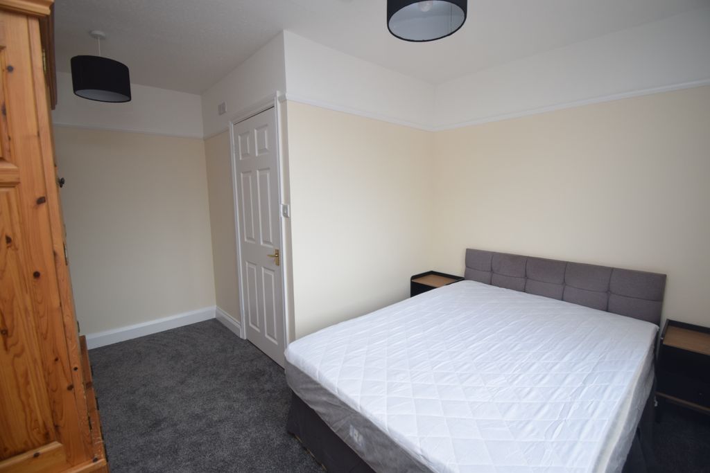 Property photo 2 of 10 Bedroom 5