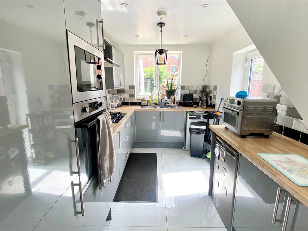 Property photo 2 of 18 Picture No. 15