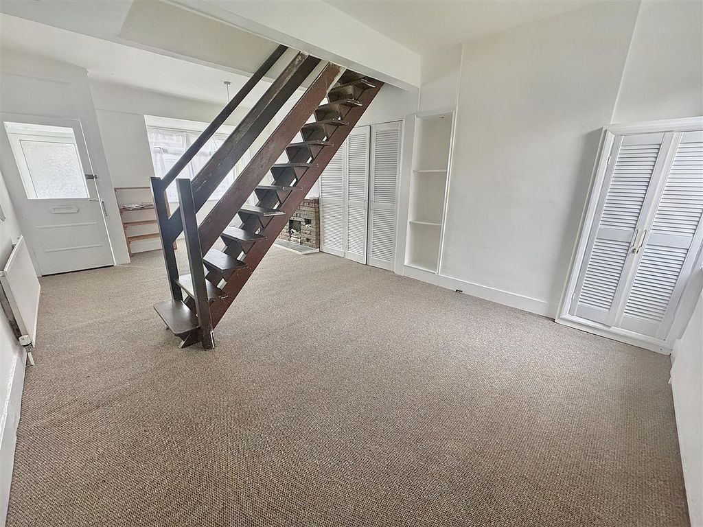 Property photo 3 of 12 Lounge/Diner